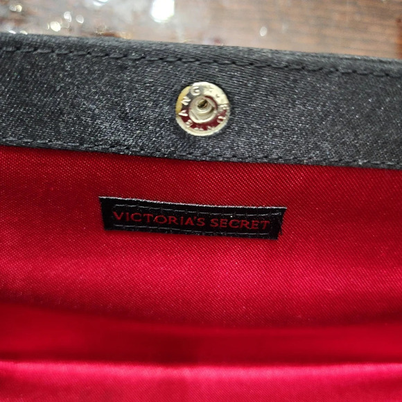 👸👜 Victoria's Secret Formal Wrist Purse with snap closure - Picture 4 of 10